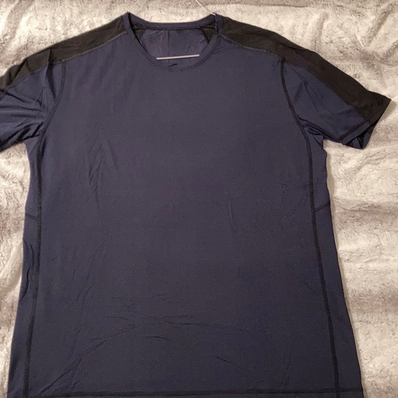 Lululemon lightweight tee navy and black- L - Picture 2 of 6
